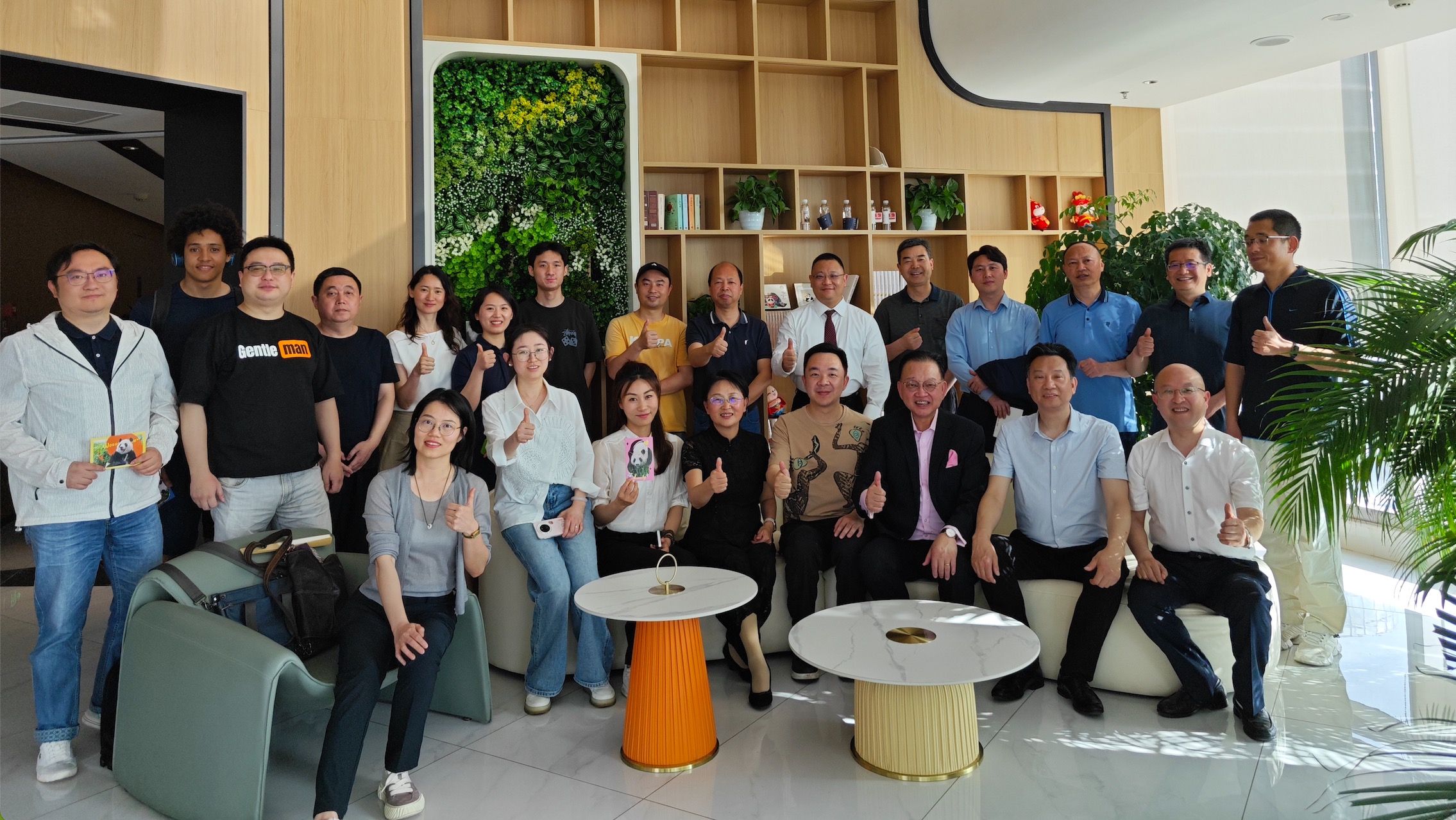 合影 3.jpg 合影 3.jpg